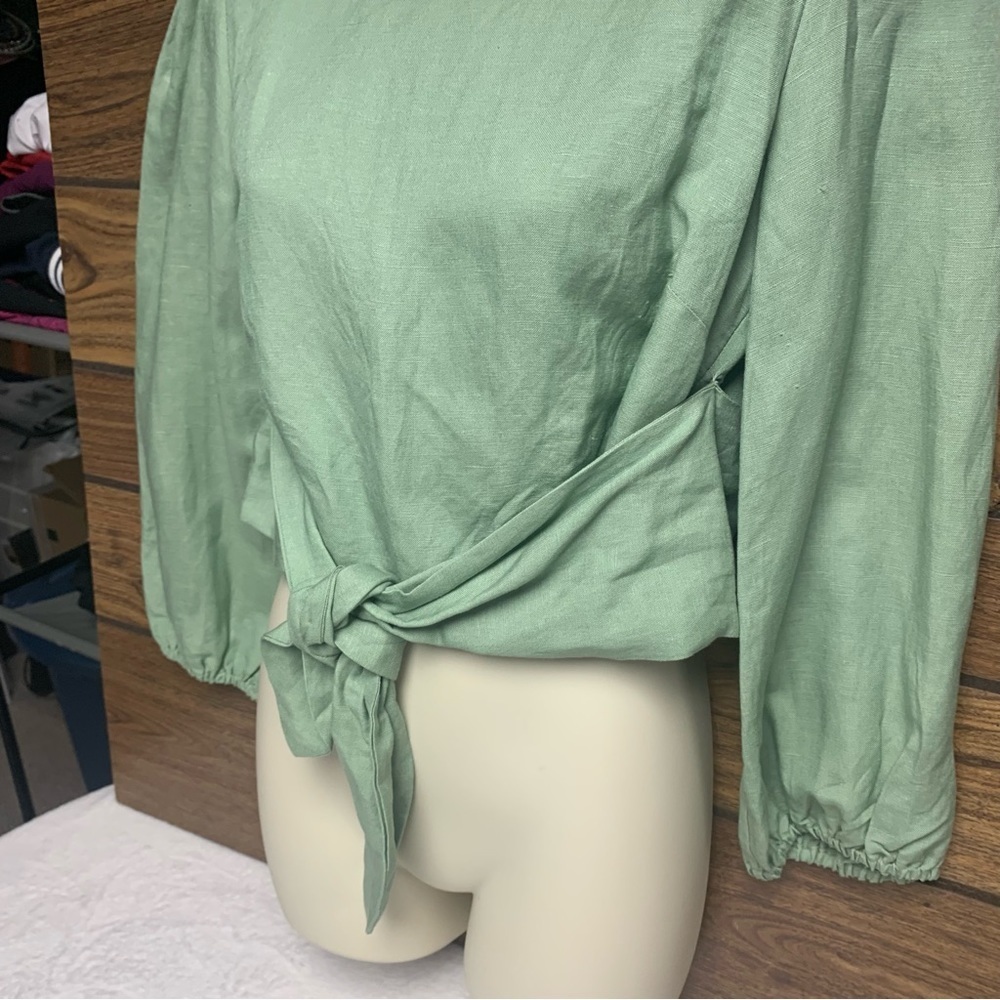 Capulet crop shirt size medium green elastic sleeves tie at waist very unique - Picture 2 of 12